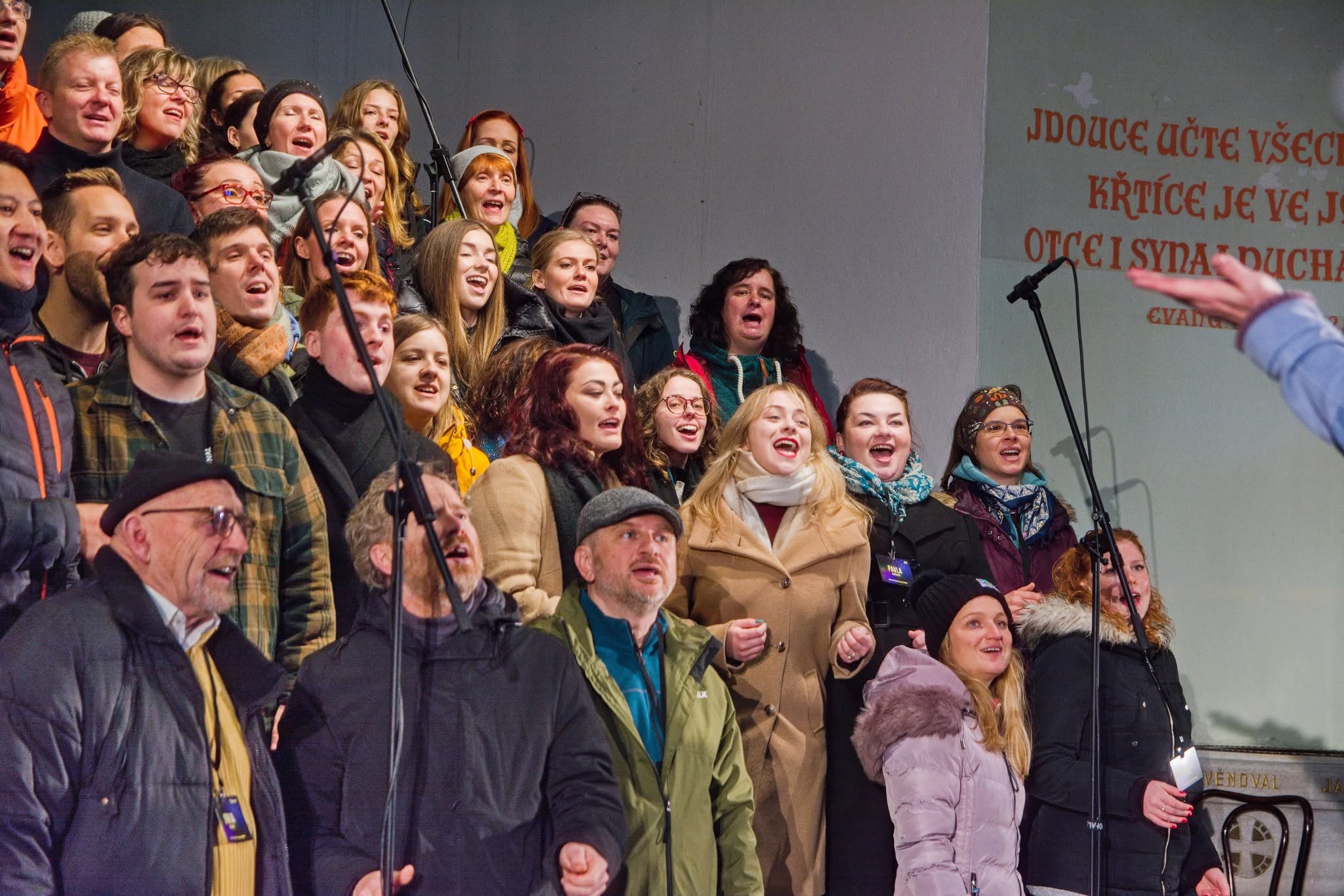 Adventní sbor Brno zpívá gospel při vystoupení